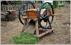 relooking création rouille Indus industriel meubles console bois machine ancienne broyeur ajoncs
